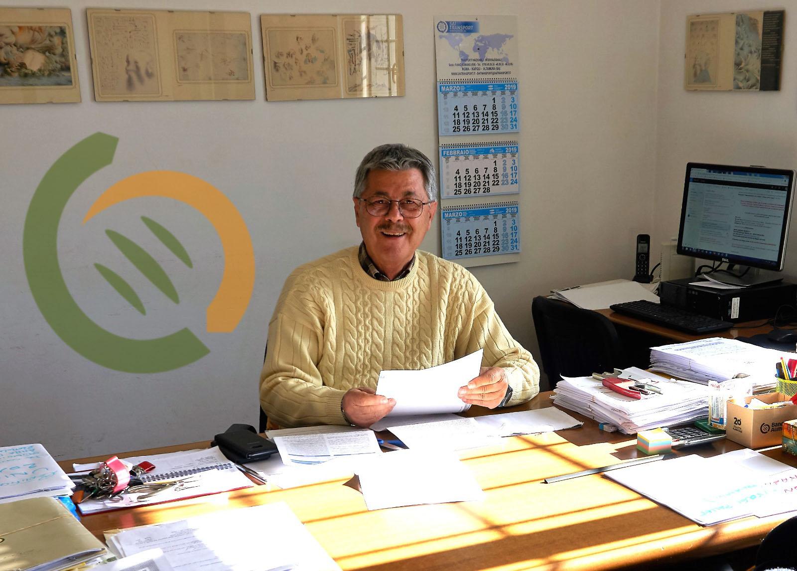 Roberto Mirri nell' ufficio del Banco Alimentare dell' Umbria.